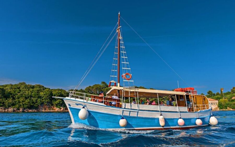 Three Island Boat Tour With Lunch - At a glance: the details that matter