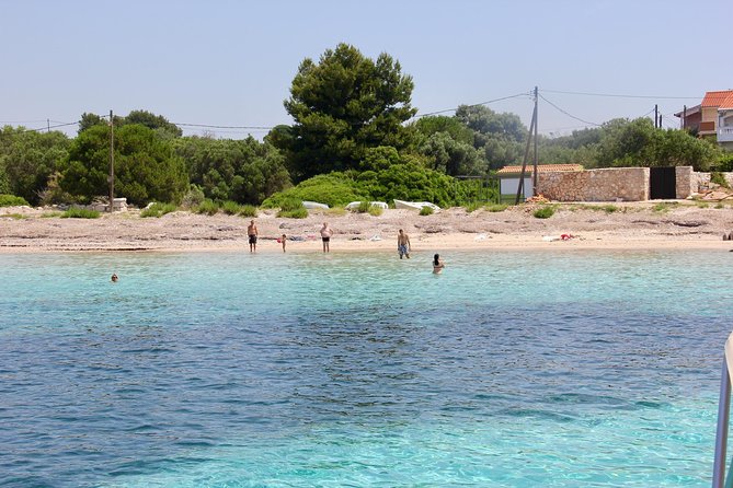 Three Islands Private Speedboat Tour With Blue Lagoon Stop - Čelica lighthouse and Kljuda islet