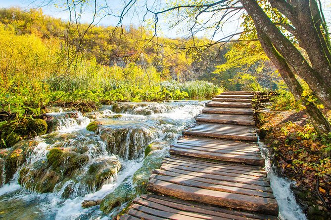 Transfer from Zagreb to Split with Entry Ticket to Plitvice Lakes - The group size and transport trade-off
