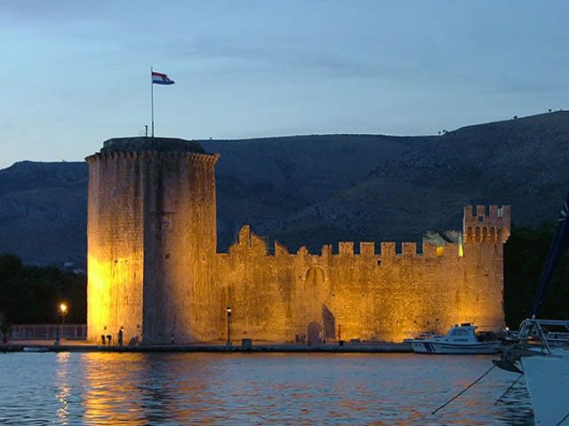 Trogir 1.5-Hour City Tour - From Glorijet to Kamerlengo Castle