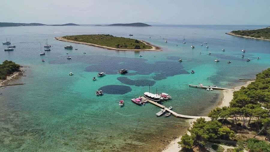 Trogir: Blue Lagoon and 3 Islands Speedboat Tour - The trip in four useful points