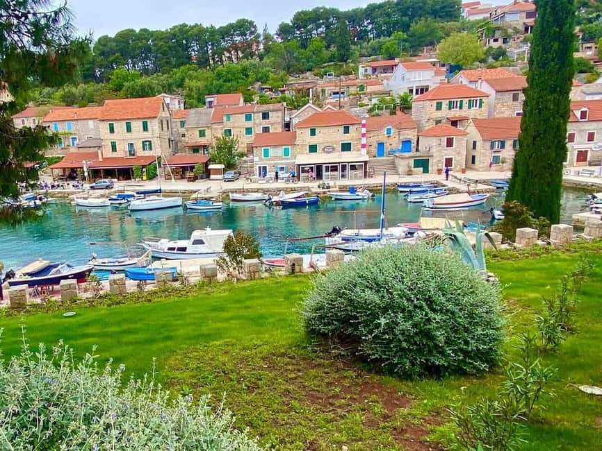 Trogir: Blue Lagoon, Maslinica, and Solinska Bay Boat Tour - Solinska Beach: the boat becomes your diving board