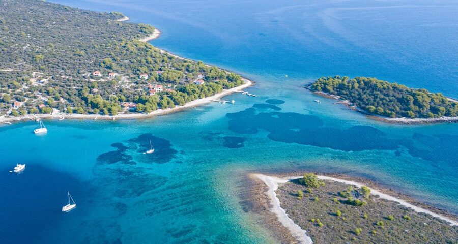 Trogir: White Lagoon, Maslinica & Blue Lagoon Speedboat Tour - Five things to know before you go