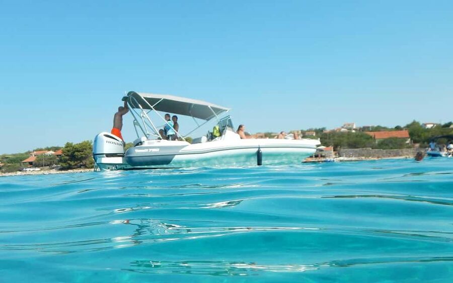 Trogir: White Lagoon, Maslinica & Blue Lagoon Speedboat Tour - A slower hour on Drvenik Veli