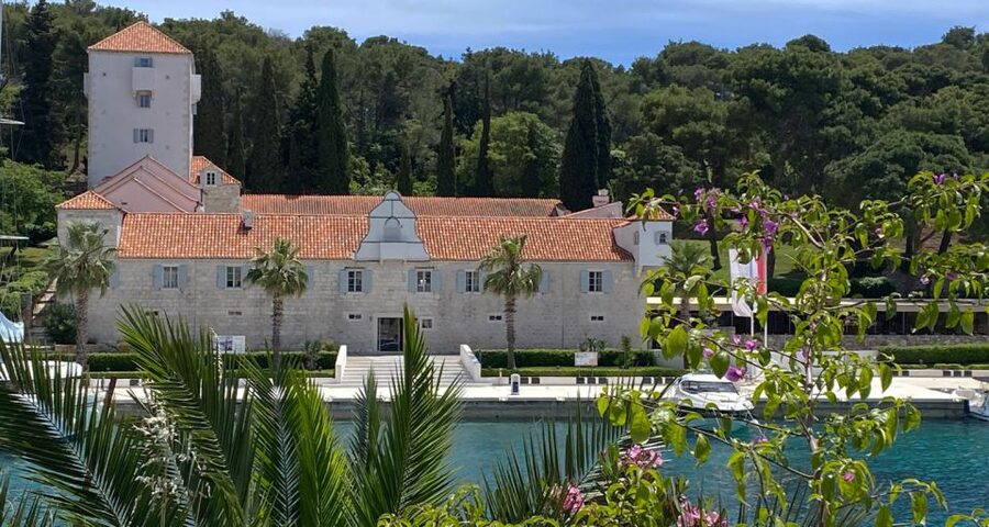 Trogir: White Lagoon, Maslinica & Blue Lagoon Speedboat Tour - The ride back to Trogir