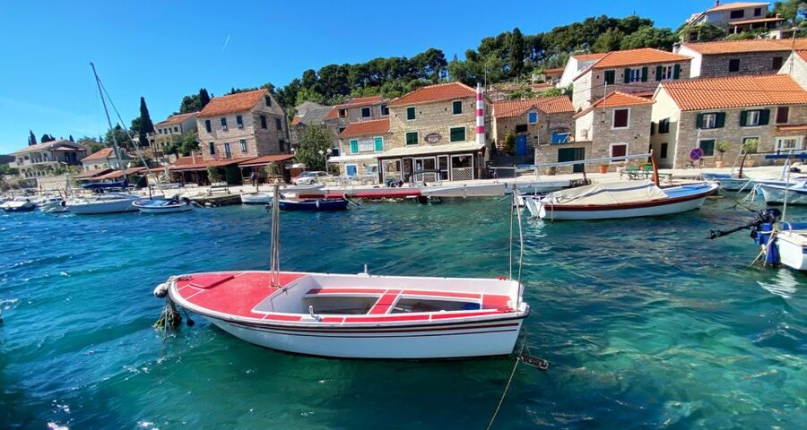 Trogir: White Lagoon, Maslinica & Blue Lagoon Speedboat Tour - Is $88 good value for eight hours?