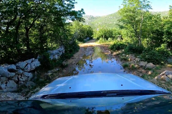 TuLove 4L, Velebit Safari, 4x4 off-road and hiking - A Small Group Changes the Experience