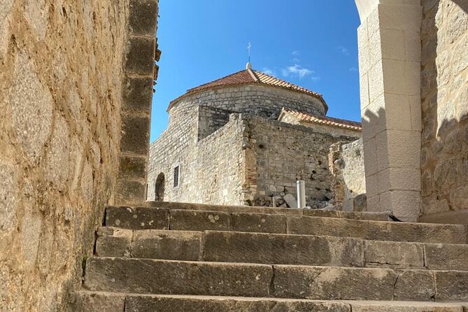 Visit Klis fortress GOT & Olive museum Klis - Entering the hilltop fortress