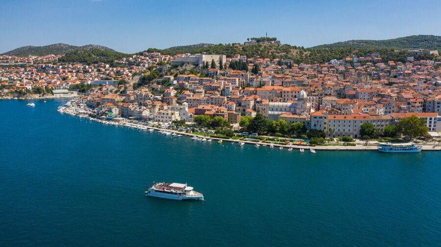 Vodice: Krka Waterfalls National Park Boat Tour - Mussels fresh from the Šibenik farm