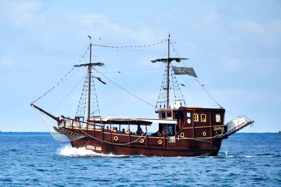 Vrsar: Dolphin Watching Boat Ride - Starting at Pirate Boat Sveta Ana