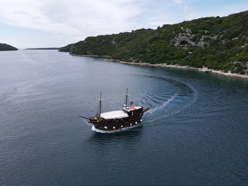 Vrsar: Lim Fjord Boat Tour with Swimming near Pirate's Cave - Watching the fjord from the boat