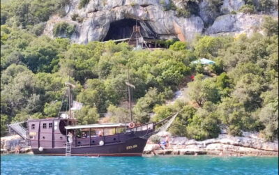Vrsar: Lim Fjord Boat Tour with Swimming near Pirate’s Cave