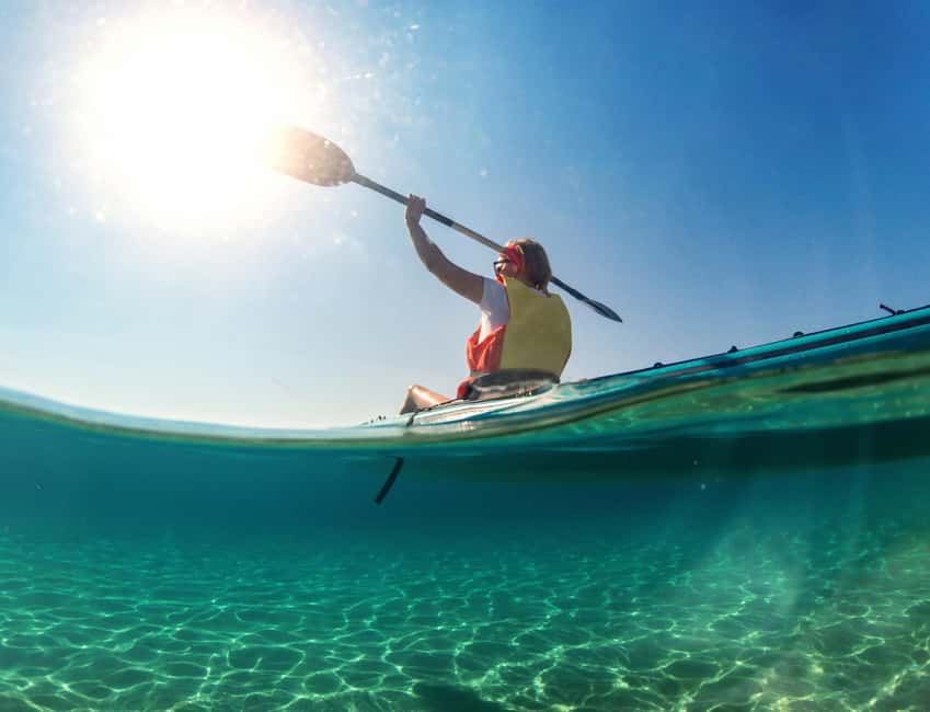 Water activity, kayak tours with a guide, cliff jumping - Quiet bays and clear water from a stable kayak