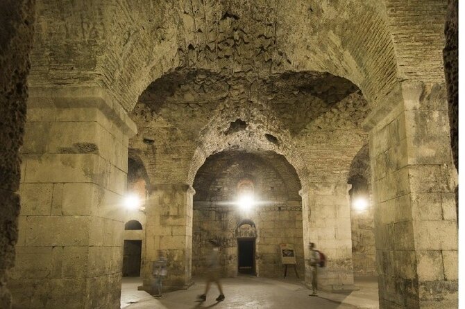 YOUR BEST PRIVATE TOUR - amazing Split and Diocletian's palace - Gates, streets, and the Roman plan