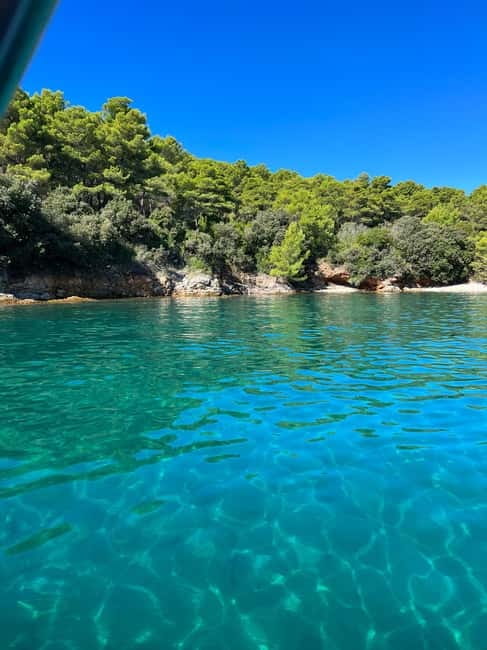 Zadar: 3 Islands SpeedBoat Tour with Snorkeling and Drinks - Preko gives you time to choose your own pace