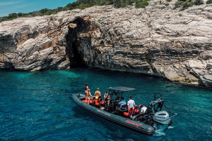 Zadar: Dugi Otok, Kornati Park, Sakarun Beach Speedboat Tour - Lunch and free time at Vrulje Bay