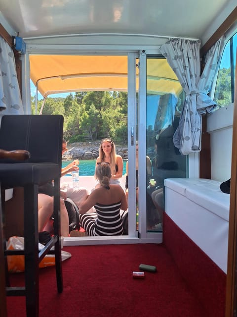Zadar: Half-Day Island-Hopping and Lagoons Cruise with Fruit - Cruising along Ugljan’s coast