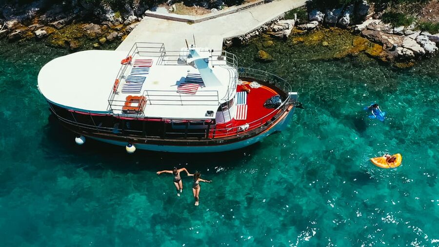 Zadar: Kornati Boat Trip with Lunch and Swim Stops - A simple Croatian lunch by the water