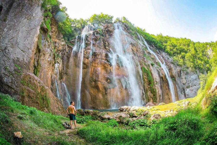 Zadar: Plitvice Lakes Full-Day Guided Tour with a Boat Ride - What the guide adds to the day