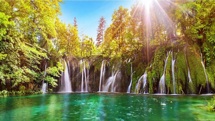 Zadar: Plitvice Lakes Guided Day Tour with Tickets - Who should book this day trip?