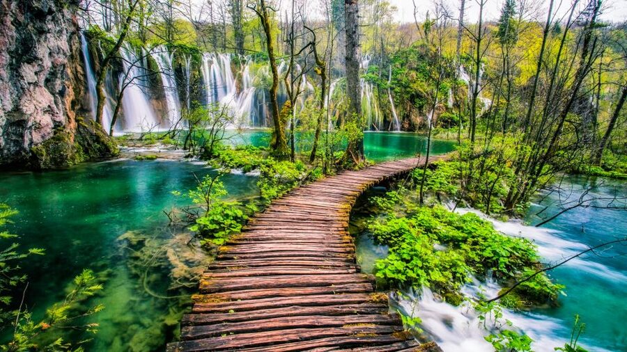 Zadar: Plitvice Lakes with Boat Ride and Zadar Old Town Tour - Practical packing advice for Plitvice