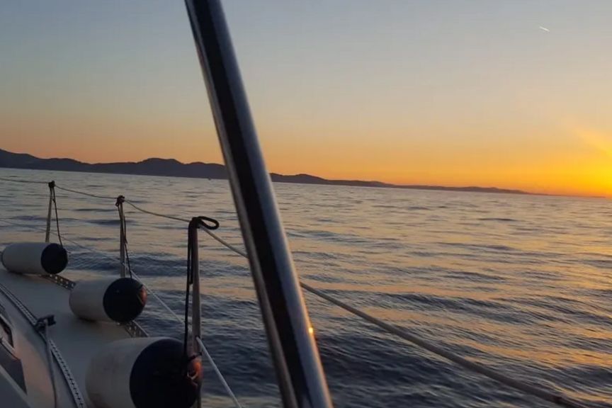 Zadar: Private Sunset Sailboat Tour with Drinks - A Bottle of Wine and a Sunset Over the Islands