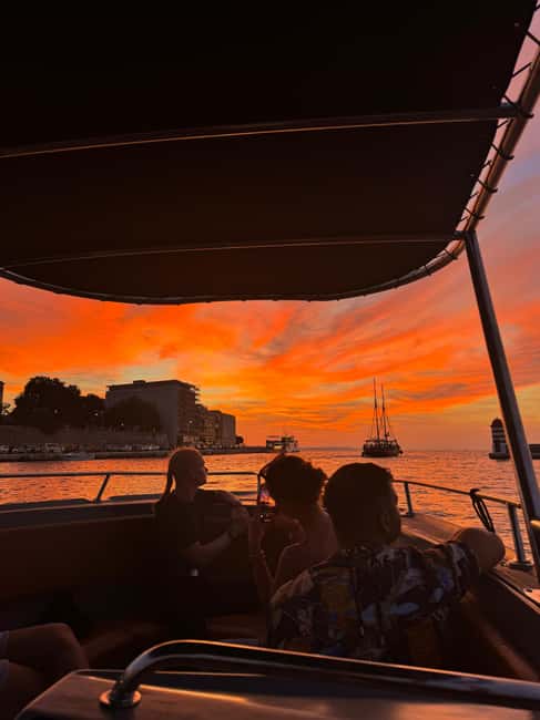 Zadar: Sunset Boat Tour with Aperol Spritz - The return ride with music and a drink
