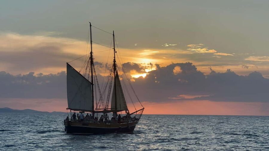 Zadar: Sunset Cruise on Traditional Boat with Wine - Unlimited wine, juice, water, and a practical serving tip