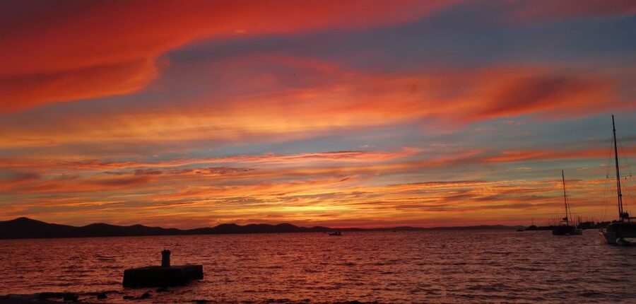 Zadar: Sunset & Nighttime Cruise with Sparkling Wine - Zadar’s walls and Lion Gate by boat