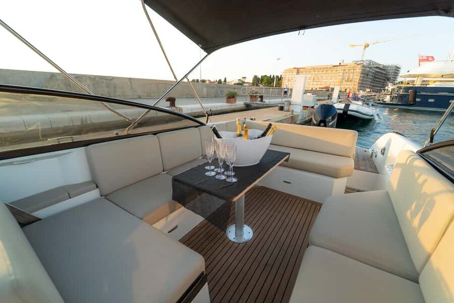 Zadar: Sunset & Nighttime Cruise with Sparkling Wine - Meeting the boat at Marina Tankerkomerc