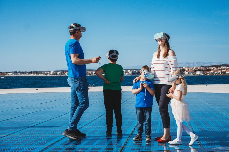 Zadar: Virtual Reality Guided History Walking Tour - Seeing the Fourth Crusade invasion of 1202