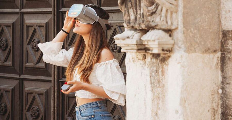 Zadar: Virtual Reality Guided History Walking Tour - Meeting the assistant beside the Sea Gate