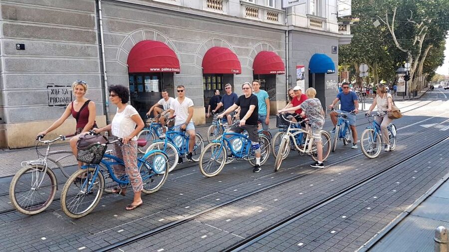 Zagreb: 2.5-Hour Highlights Bike Tour - Monuments, archives, and lesser-known corners
