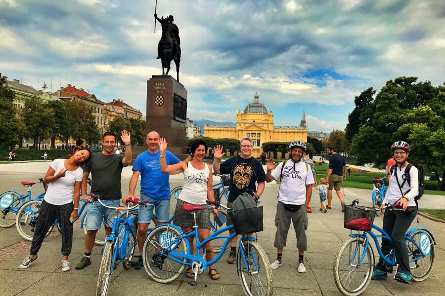 Zagreb: 2.5-Hour Highlights Bike Tour - Dolac Market and the city’s everyday rhythm