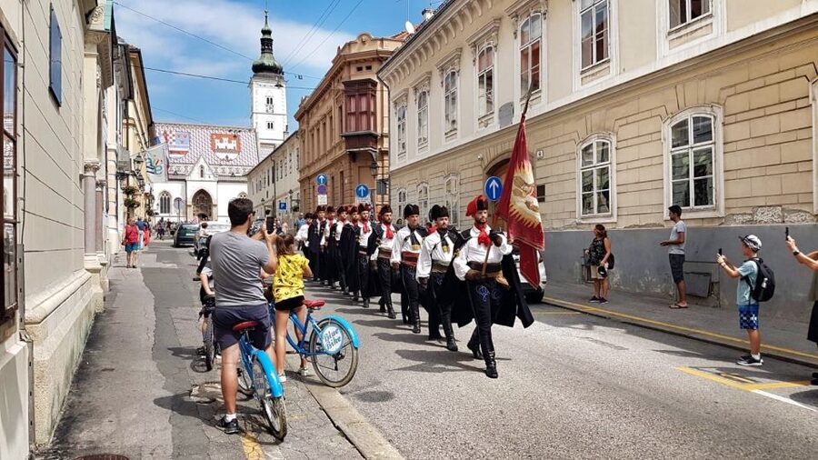 Zagreb: 2.5-Hour Highlights Bike Tour - Stone Gate and the climb toward the Upper Town