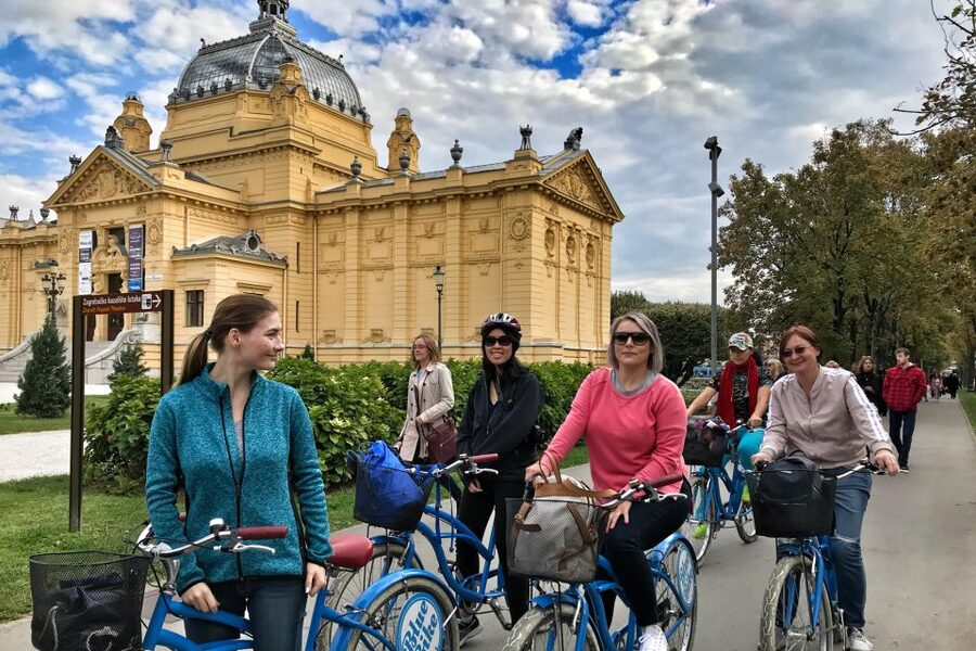 Zagreb: 2.5-Hour Highlights Bike Tour - Why the bicycle format works in Zagreb