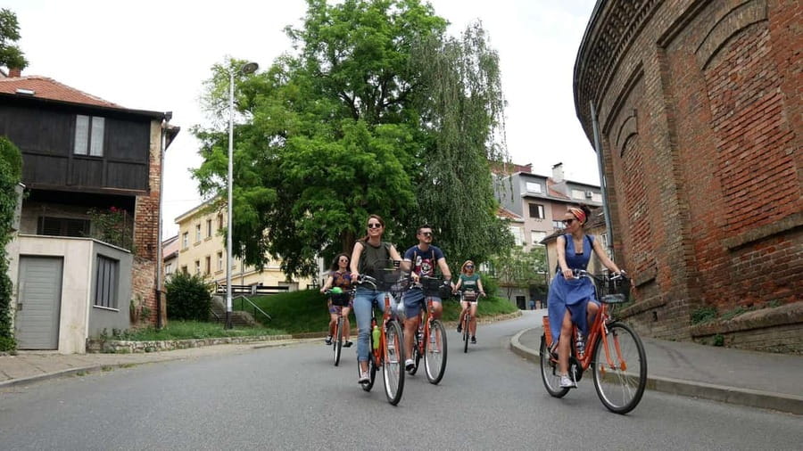 Zagreb: 3–Hour Classic Bike Tour - What the guide adds to the experience