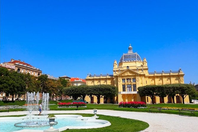 Zagreb GRAND Private Walking Tour - Zagreb Cathedral and the city’s food center