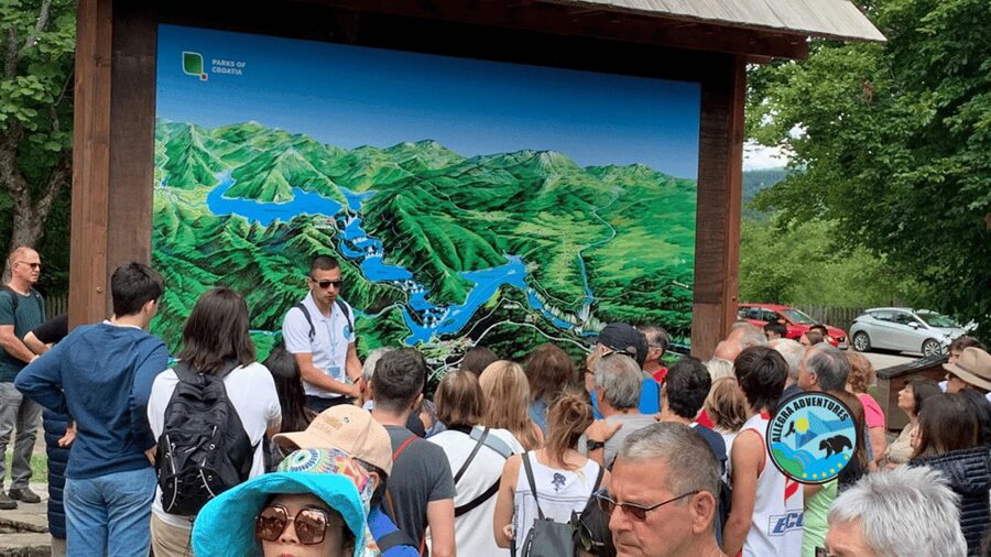 Zagreb: Plitvice With Secured Tickets, Boat And Train Ride - Getting oriented at Plitvice Lakes