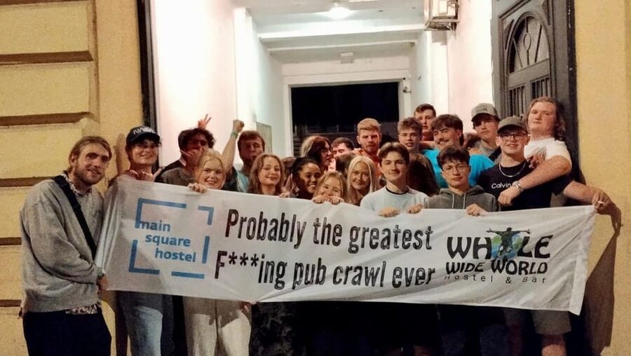 Zagreb: Pub Crawl, 1-Hour of Unlimited Drinks, & Club Entry - Finishing at a club with VIP entry