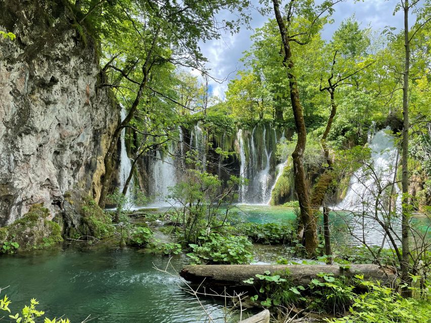 Zagreb: Rastoke & Plitvice Lakes Guided Tour with Ticket - Upper Lakes, lunch timing, and the pace of the route