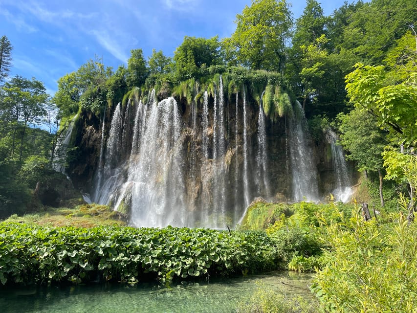 Zagreb: Rastoke & Plitvice Lakes Guided Tour with Ticket - Arriving at Plitvice Lakes National Park