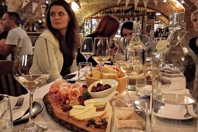Zagreb Walking Food Tour - Sightseeing - Dolac Market Visit - A traditional lunch at Stari Fijaker
